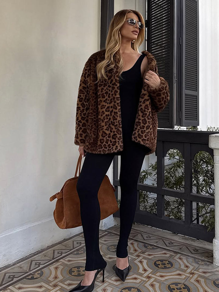 Damen Kurz-Mantel aus veganem Faux-Fur mit Leoparden-Print und kastiger Silhouette Drune