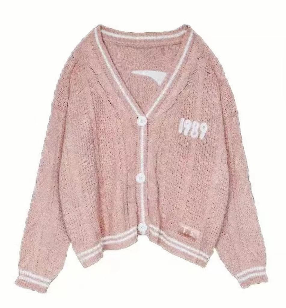Damen nan kurze gestrickte V Ausschnitt Strickjacke mit Zopfmuster und Perlmuttknöpfen Drune