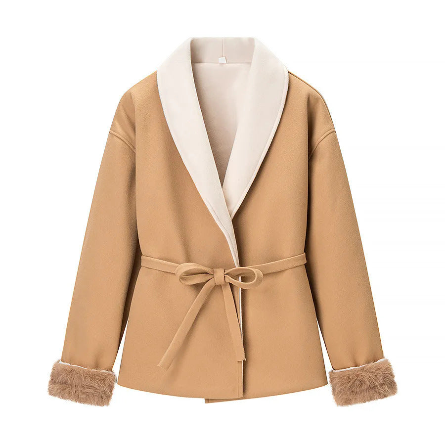 Damen nan taillierte Kurzjacke mit großzügigem Schalkragen, Bindegürtel und Kunstfellmanschetten Drune
