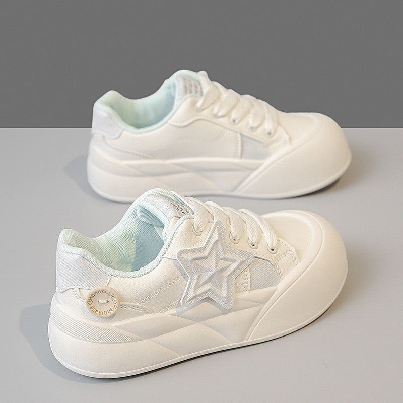 Damen Sneakers mit leichtem Profil und trendy Sternen-Details Drune