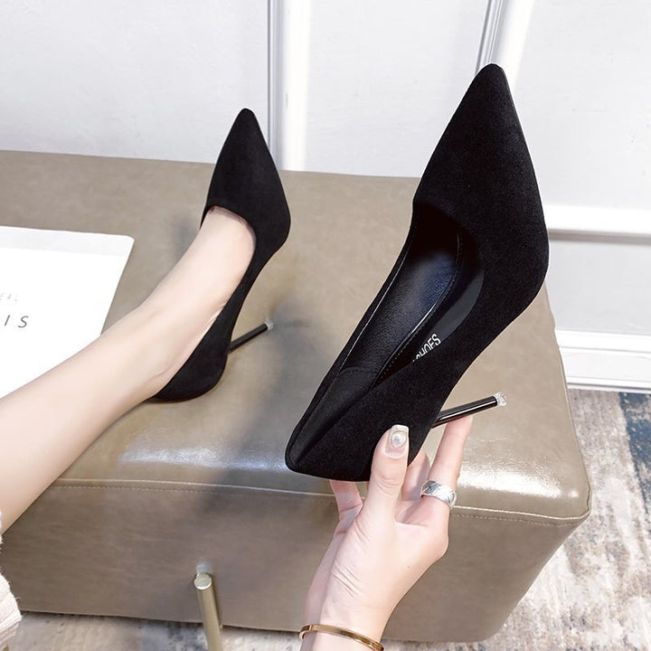 Damen Samtige spitze Pumps mit schmalem Stilettoabsatz und Komfortfußbett Drune