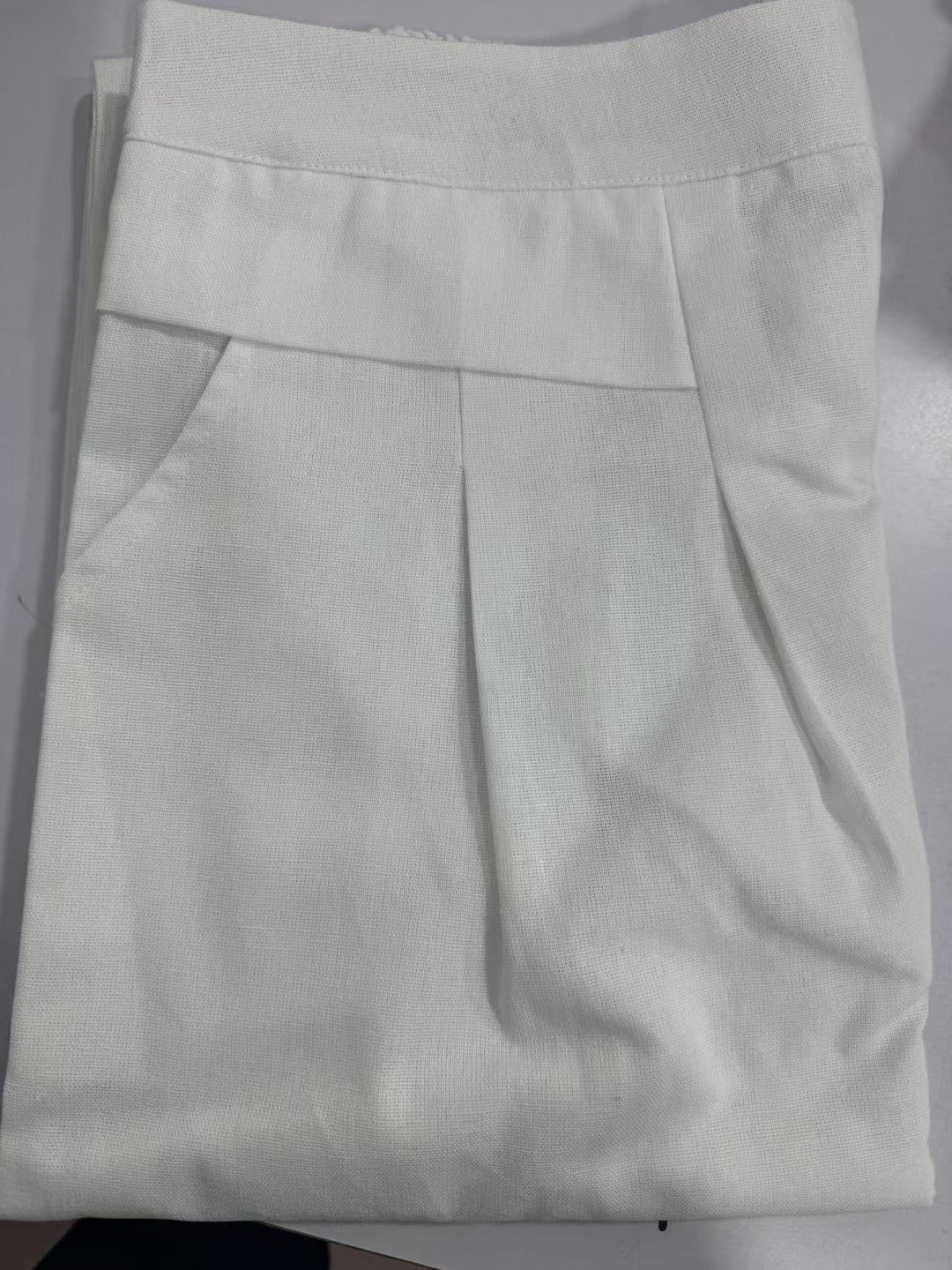 Damen Weit geschnittene Leinenhose mit hohem Bund und eleganten Falten Drune