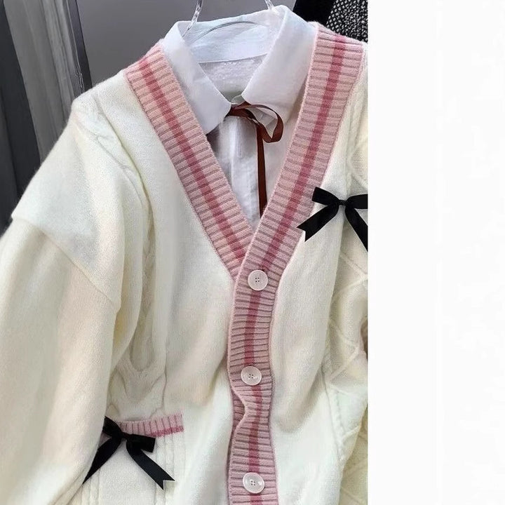 Damen lässige Strickjacke mit verspielten Details und großem V-Ausschnitt Drune