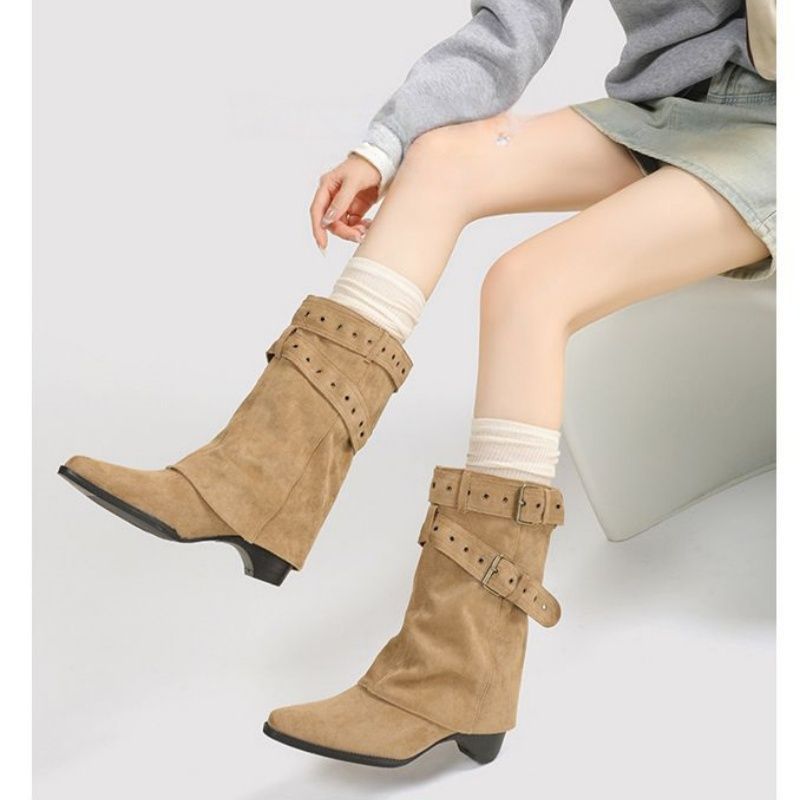 Damen Slouch-Stiefel mit spitzer Zehenpartie, Schnallenriemen und niedrigem Absatz Drune