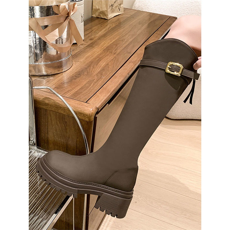 Damen Kniehohe Plateaustiefel mit grober Profilsohle und Ziergürtel Drune