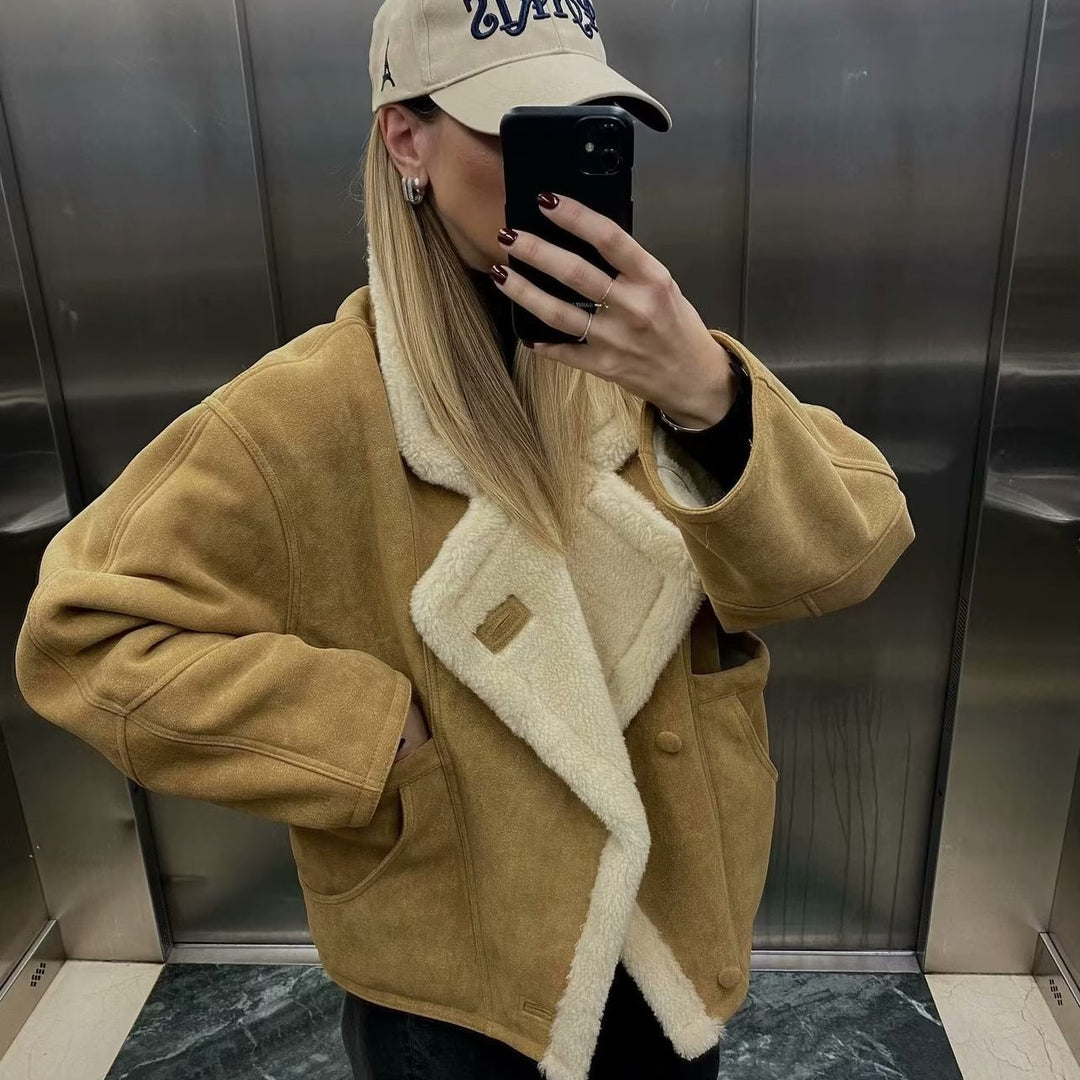 Damen Kurzgeschnittene Fliegerjacke aus Veloursimitat mit Teddyfutter und großem Revers Drune