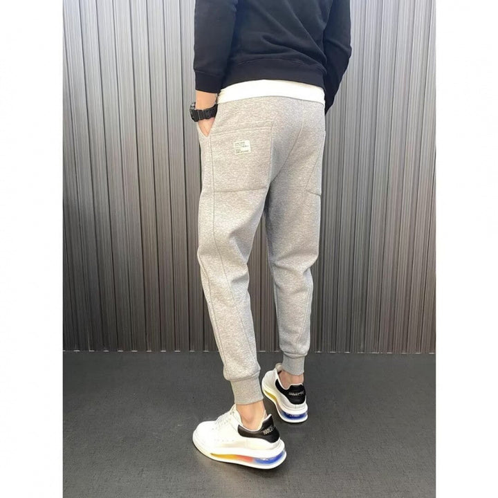 Herren Jogginghose mit tailliertem Tapered‑Schnitt, Bügelfalte und elastischen Bündchen Drune