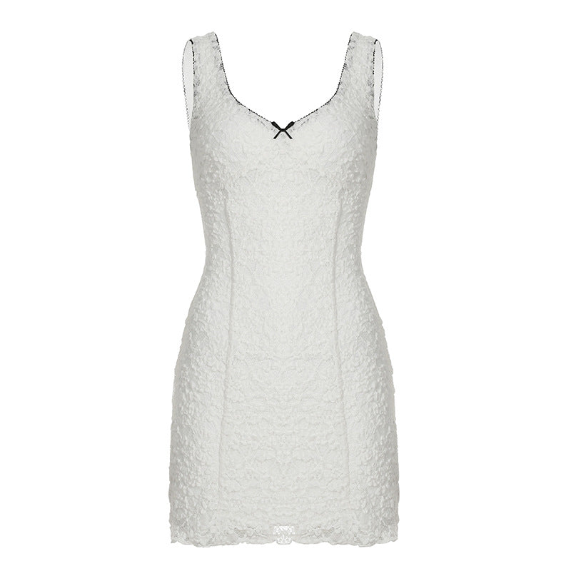 Damen Spitzenkleid mit schmalem Schnitt und zarten Details Drune
