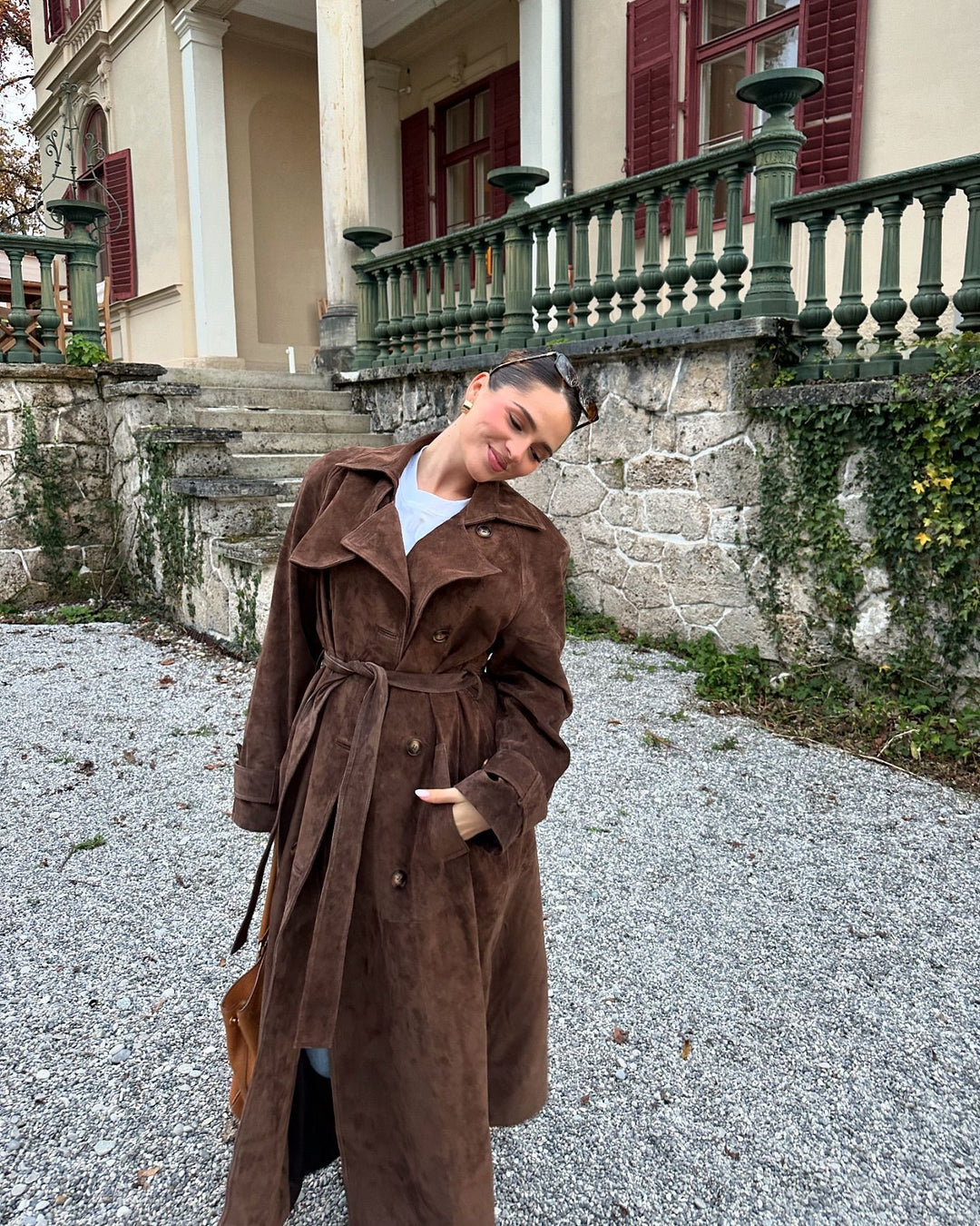 Damen Suede Trenchcoat mit Gürtel und eleganten Knopfdetails Drune