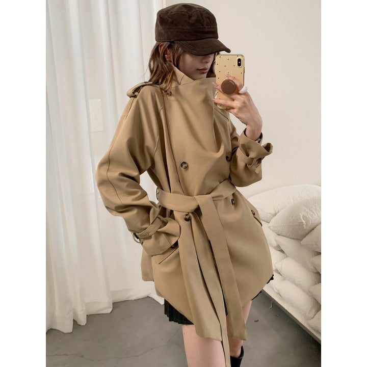 Damen Kurztrench im Boxy-Cut mit hohem Stehkragen und verstellbarem Taillengürtel Drune