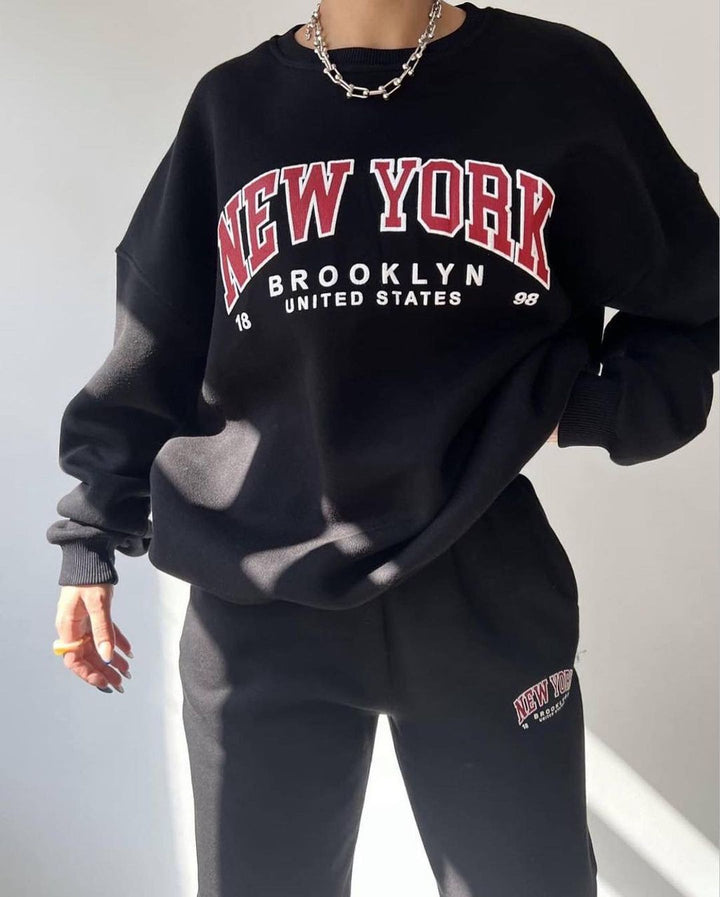 Damen Oversized Lounge-Set aus Baumwollfleece mit Collegestickerei und relaxed Jogginghose Drune