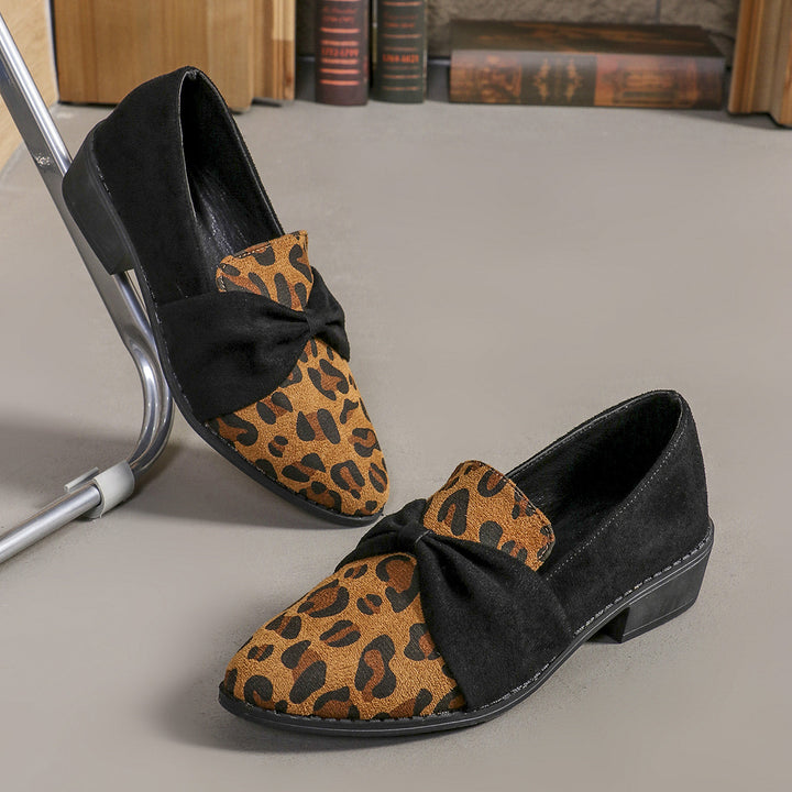 Damen Veloursleder-Loafer mit goldener Kettenapplikation und kleinem Blockabsatz Drune