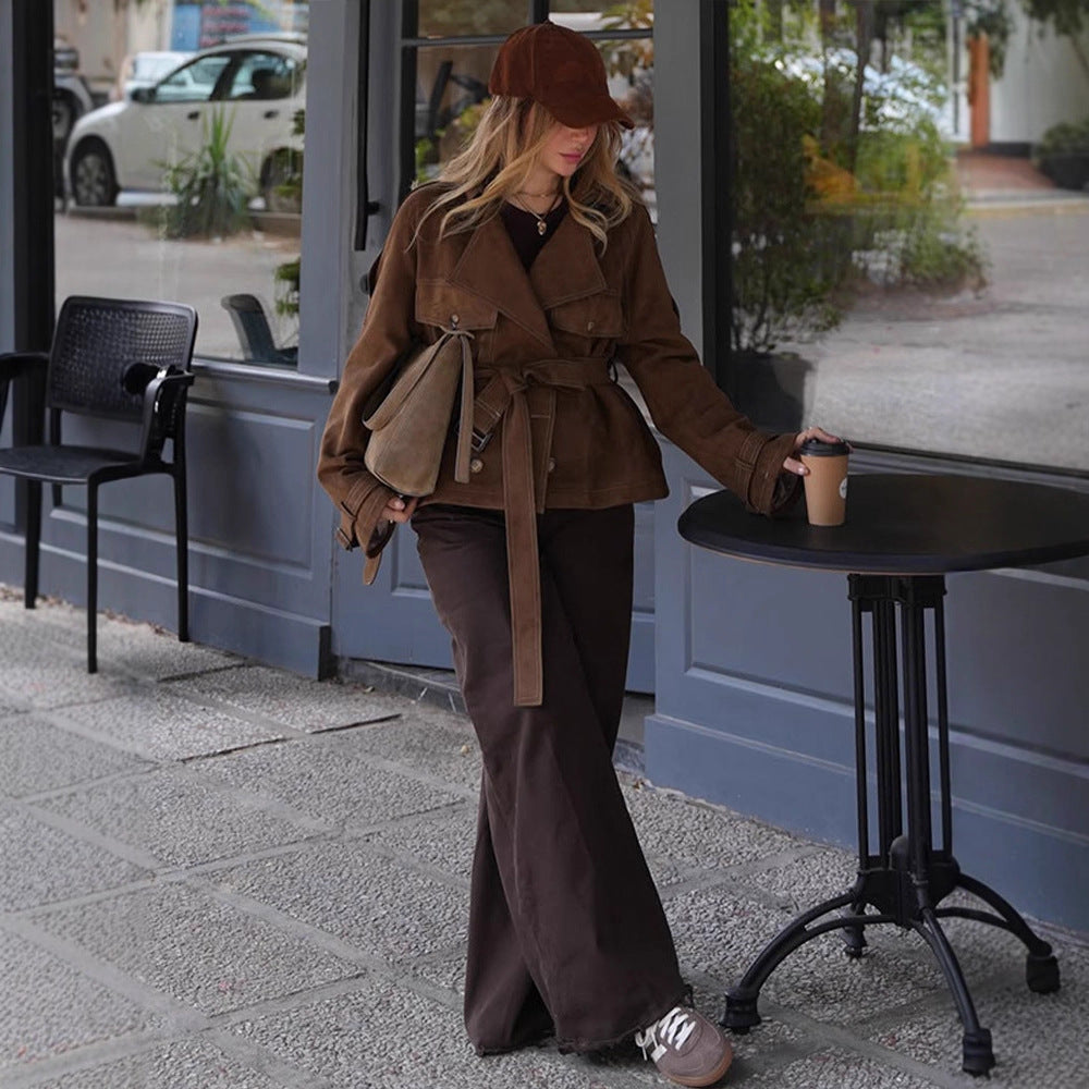 Damen Kurz geschnittener Veloursleder‑Trenchjacke mit Taillengürtel und verstellbaren Manschetten Drune