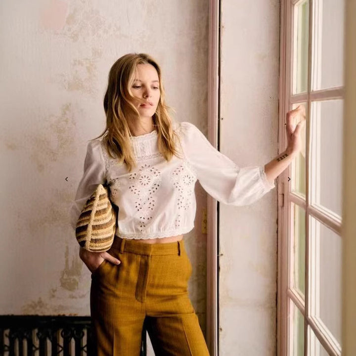 Damen Bluse mit aufwendigen Lochstickereien und Rüschendetails Drune