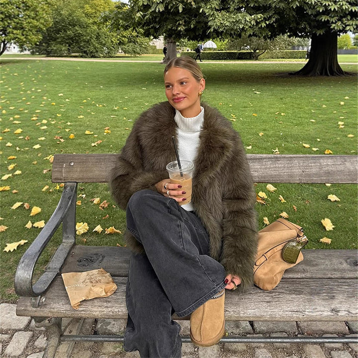 Damen Boxy-Kunstfelljacke mit voluminösem Schalkragen und weicher Teddystruktur Drune