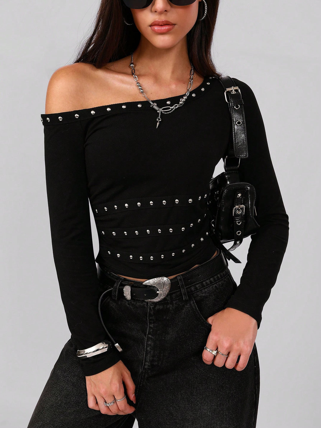 Damen nan asymmetrisches schulterfreies Langarmshirt mit Nietenbesatz und tailliertem Schnitt Drune