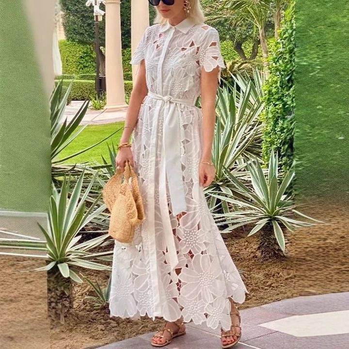 Damen nan ausgestelltes Maxikleid aus floraler Broderie mit Hemdblusenkragen, Knopfleiste und Bindegürtel Drune