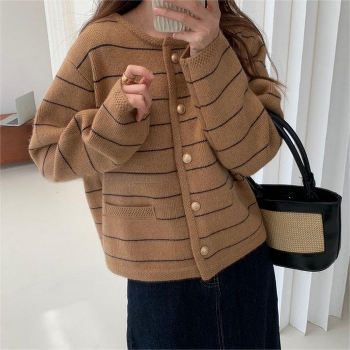 Damen gemütlicher Cardigan mit feinen Streifen und praktischen Taschen Drune