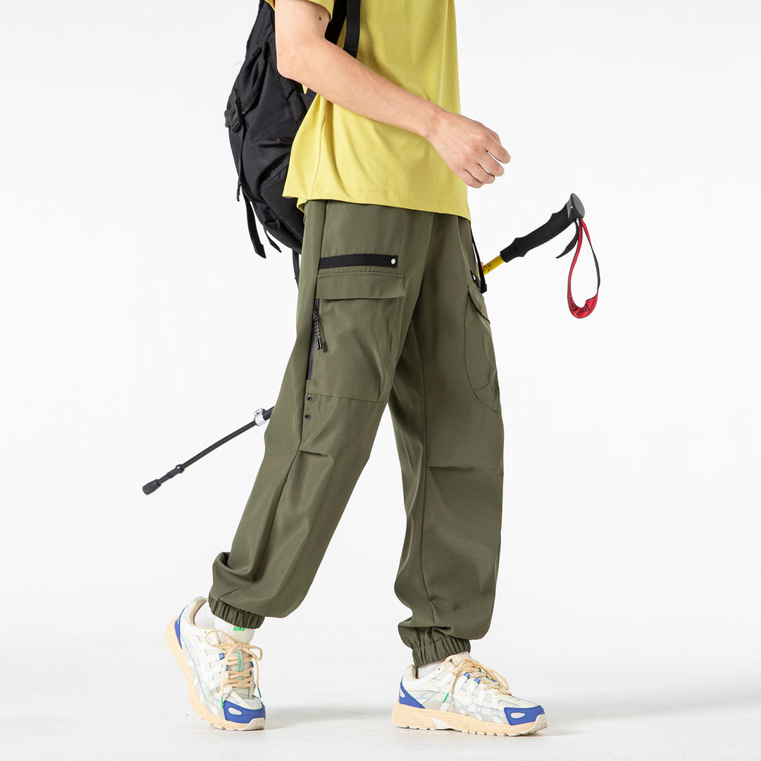Herren weite Cargo-Jogginghose im Tech‑Utility‑Look mit elastischem Bund und multifunktionalen Klapptaschen Drune