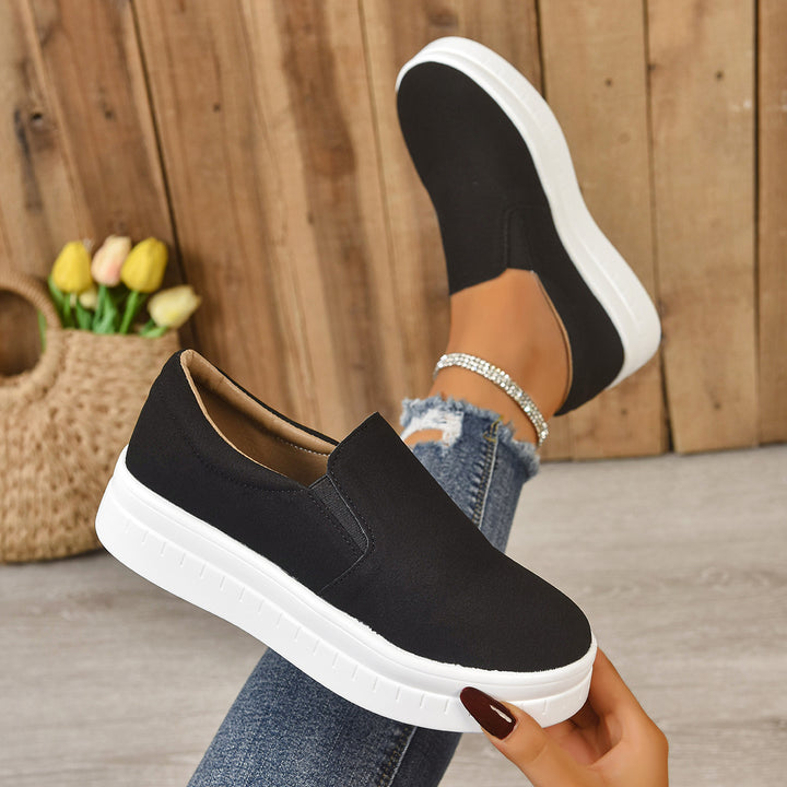 Damen Slip-On Freizeit-Sneaker mit breiter Leichtlauf-Plateausohle weichem Microvelours-Obermaterial und elastischen Seiteneinsätzen Drune