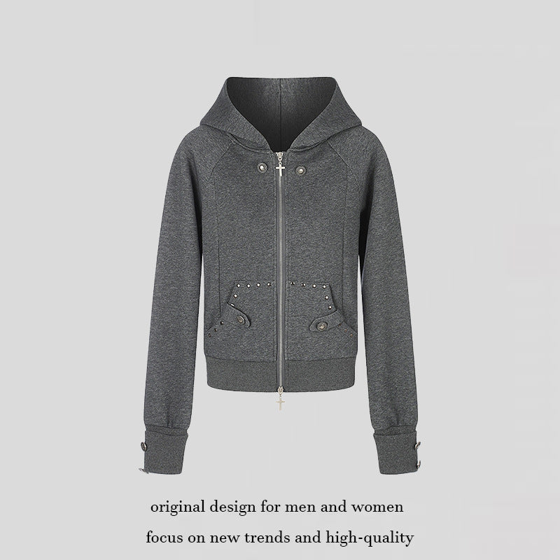 Damen taillierte Kapuzen‑Sweatjacke mit Frontreißverschluss, Nietenbesatz und Taschenapplikation Drune