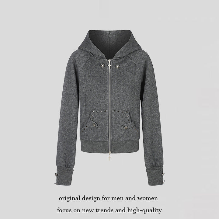Damen taillierte Kapuzen‑Sweatjacke mit Frontreißverschluss, Nietenbesatz und Taschenapplikation Drune