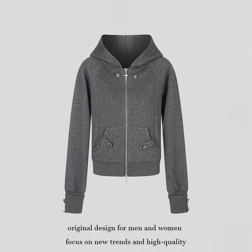 Damen taillierte Kapuzen‑Sweatjacke mit Frontreißverschluss, Nietenbesatz und Taschenapplikation Drune