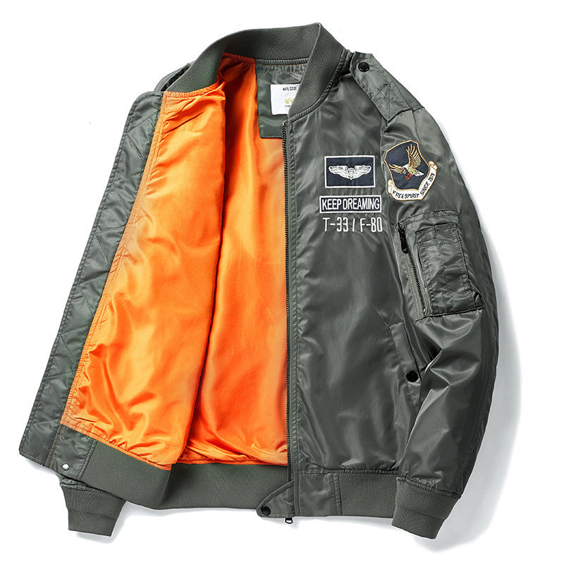 Herren Flight‑Bomberjacke mit Patch‑Applikationen, Ärmel‑Utilitytasche und orangefarbenem Innenfutter Drune