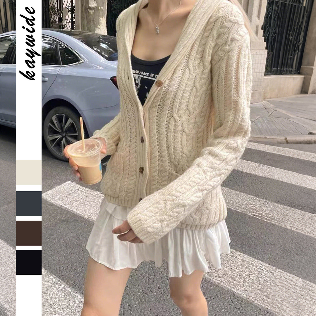 Damen nan Kapuzen-Strickcardigan mit Zopfmuster, Schalkragen und Holzknöpfen Drune