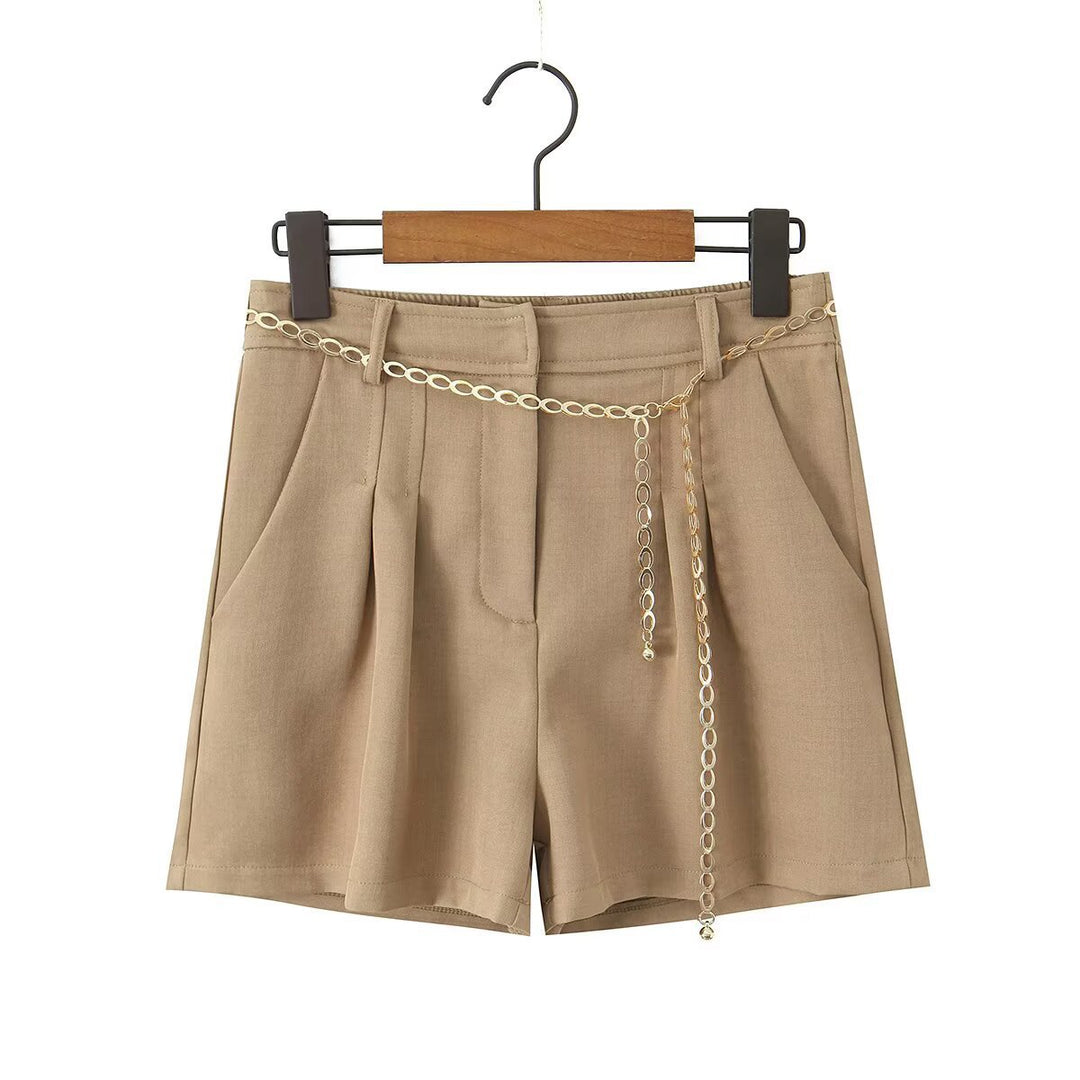 Damen elegante Shorts mit dekorativer Kette und feinen Falten Drune