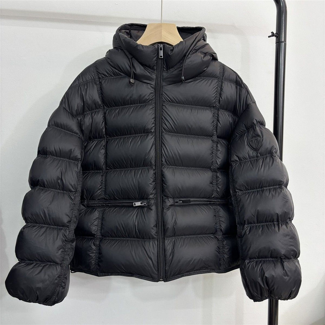 Damen nan kurz geschnittene Thermo-Steppjacke mit Kapuze, Reißverschlusstaschen und elastischen Bündchen Drune
