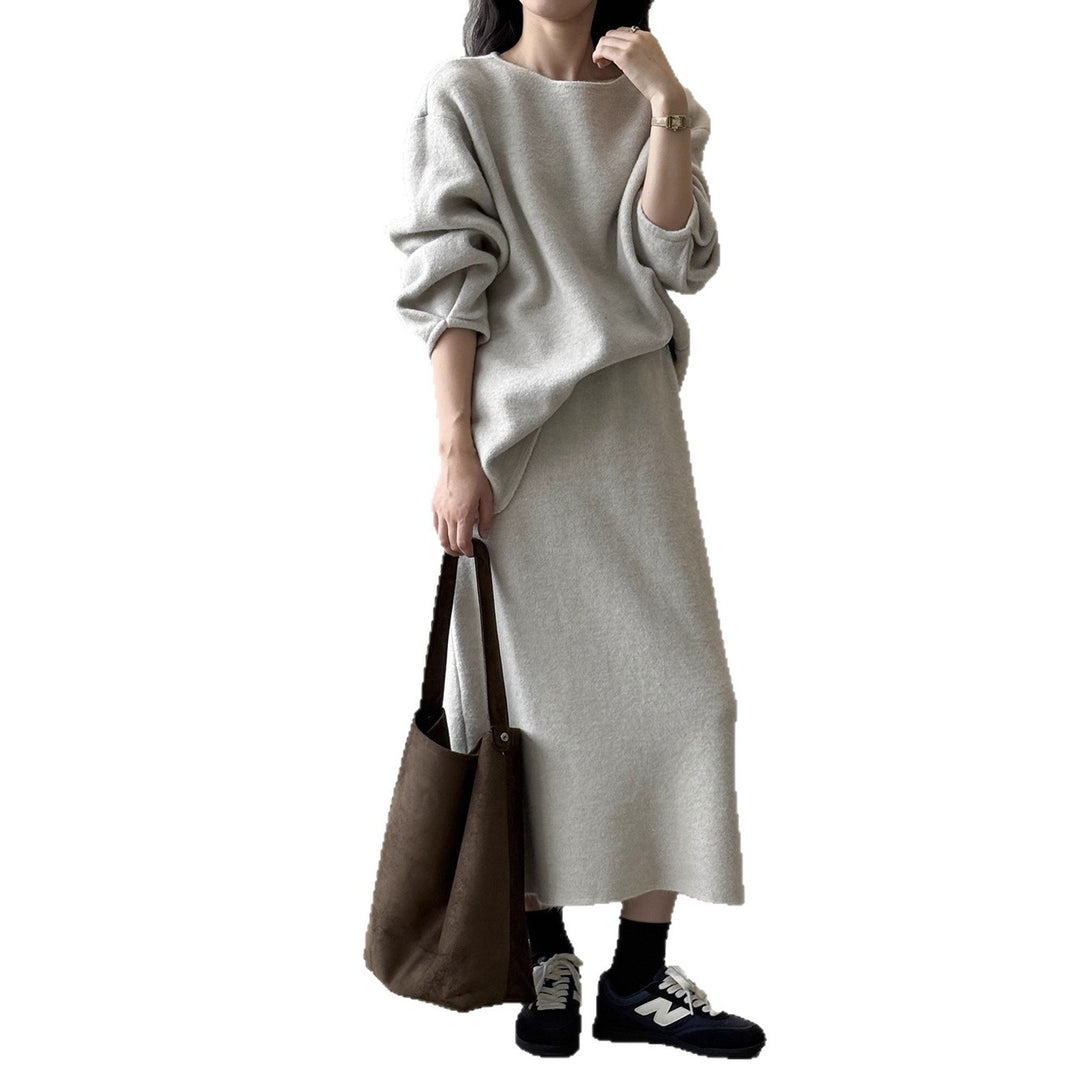 Damen Kuscheliges Strick-Set Oversize-Pullover mit weitem Rundhalsausschnitt und Midirock Drune