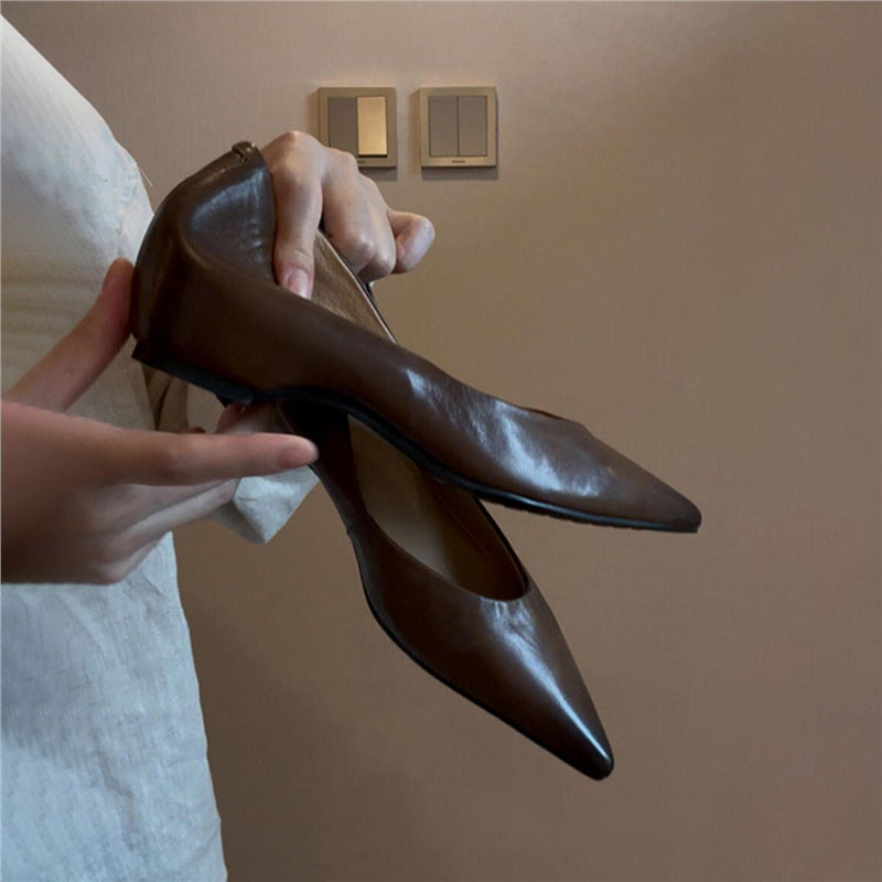 Damen Elegante spitz zulaufende flache Slipper aus softem Glattleder mit ergonomischem Komfortfußbett Drune
