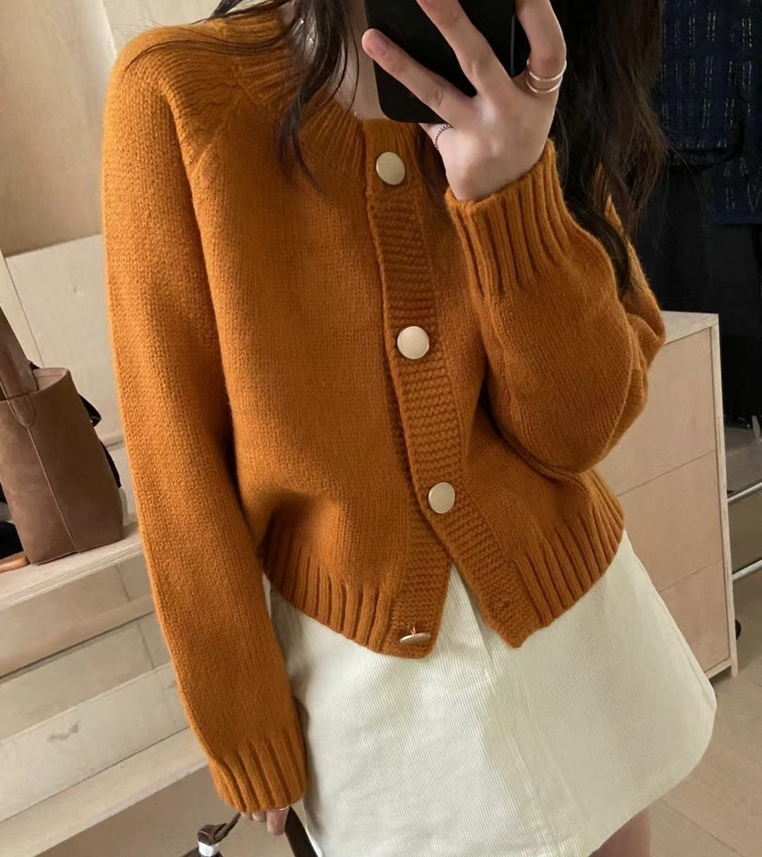Damen Strickjacke mit Rundhalsausschnitt und dekorativen Knöpfen Drune