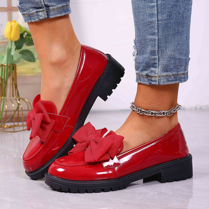 Damen Plateau-Loafer aus Lackimitat mit profilierter Gummisohle und Zierschleife Drune