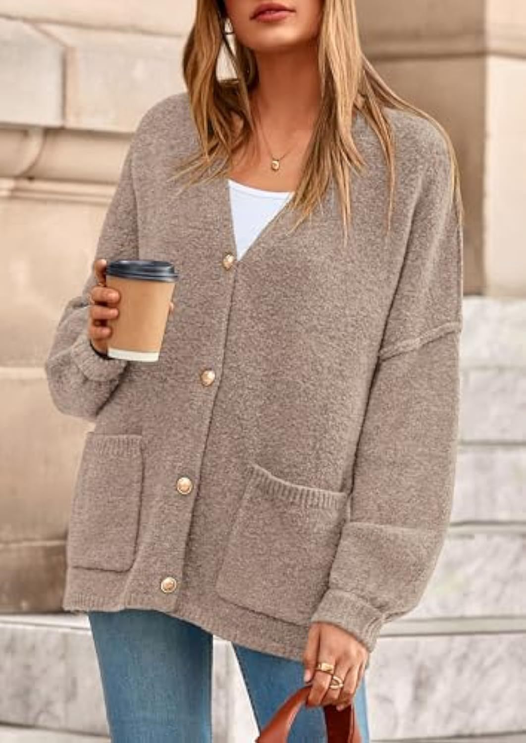Damen Oversize Strickcardigan mit V-Ausschnitt, goldenen Zierknöpfen und aufgesetzten Taschen Drune