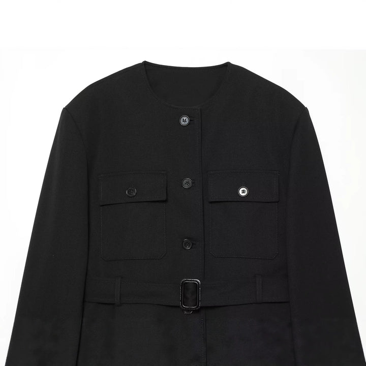 Damen Kurzblouson im Utility‑Style mit Taillengürtel, Pattentaschen und Rundhalsausschnitt Drune