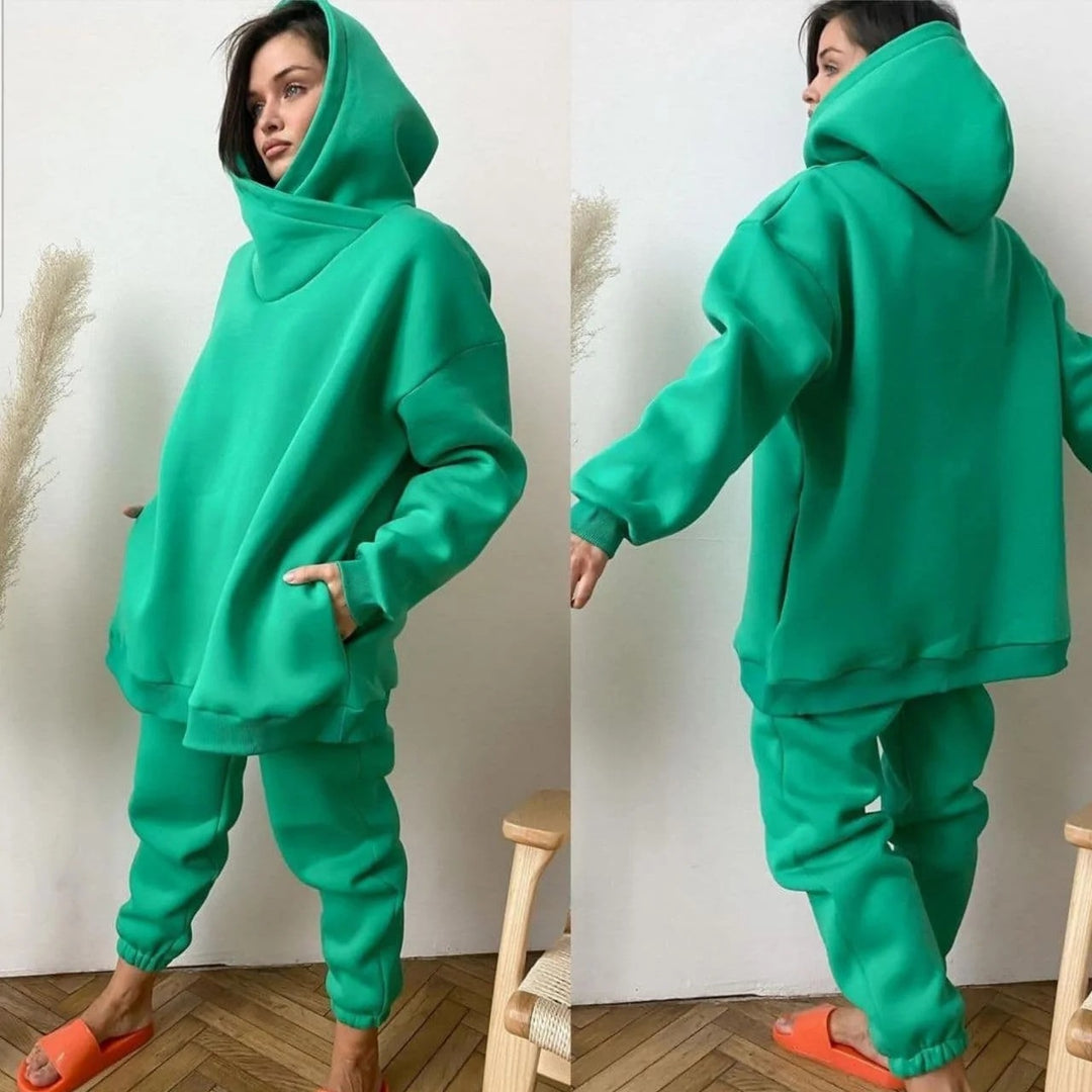 Damen Oversize-Fleece-Set mit voluminöser Schlauchkapuze, geschwungenem Schalkragen und komfortabler Joggerhose Drune