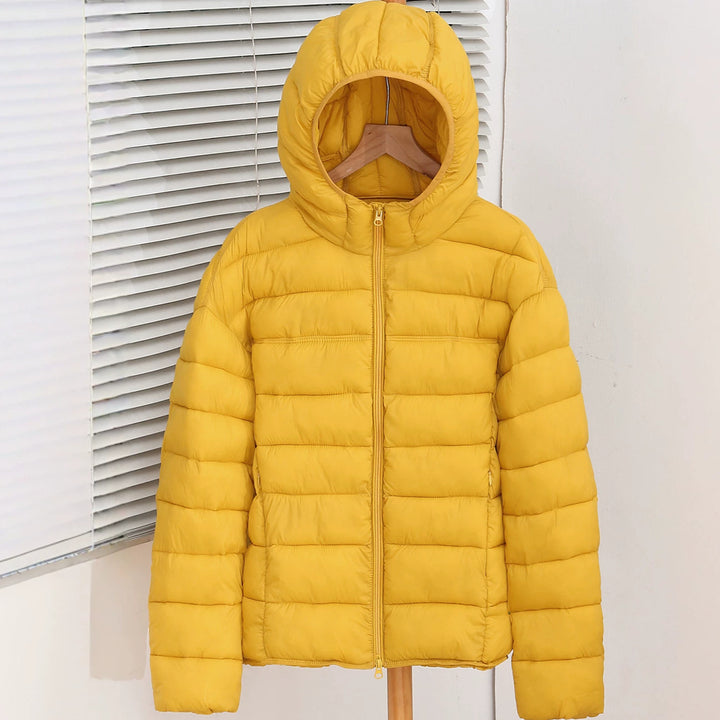 Damen Leichte Kapuzen‑Pufferjacke mit schmaler Quersteppung und ergonomischer Kapuze Drune