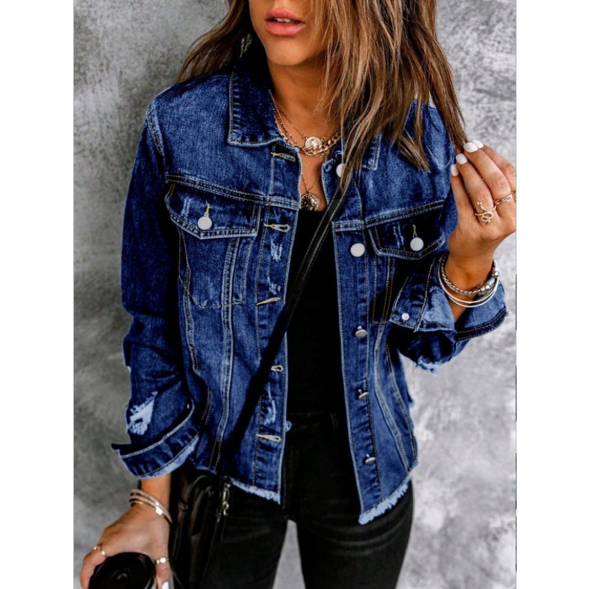 Damen Taillierte Jeansjacke mit Destroyed-Akzenten, aufgesetzten Pattentaschen und sichtbarer Steppnaht Drune