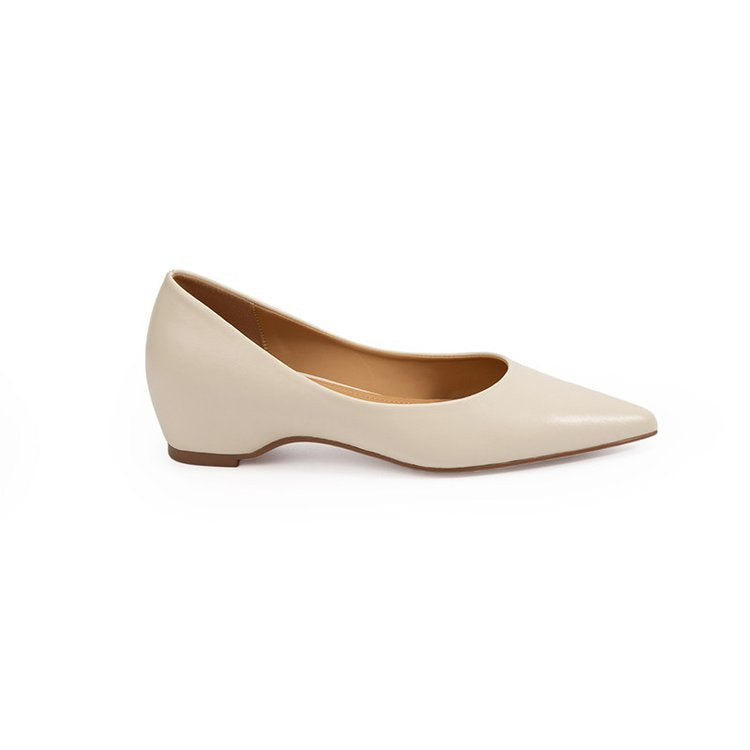 Damen Minimalistische spitze Ballerina‑Pumps mit kleinem Keilabsatz und ergonomischem Fußbett Drune
