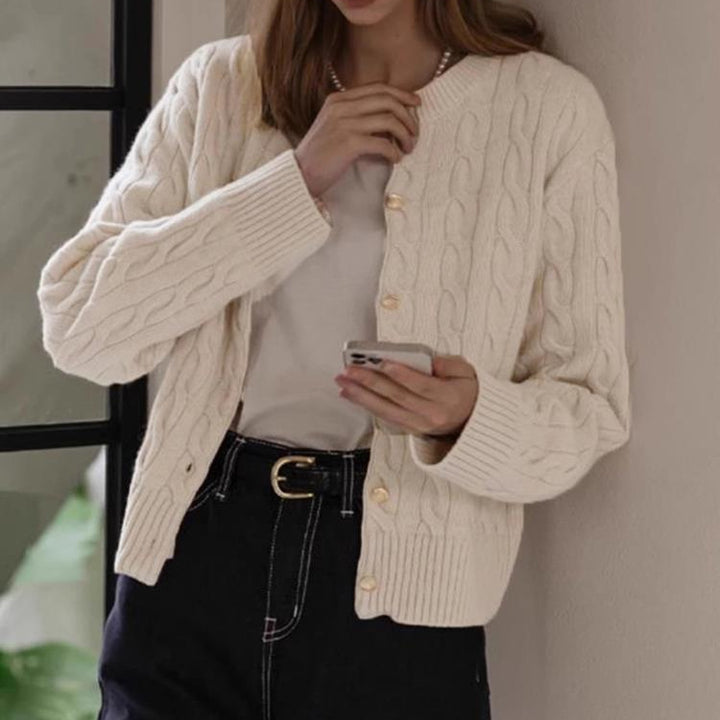 Damen Strickjacke mit Zopfmuster und eleganten Knopfdetails Drune