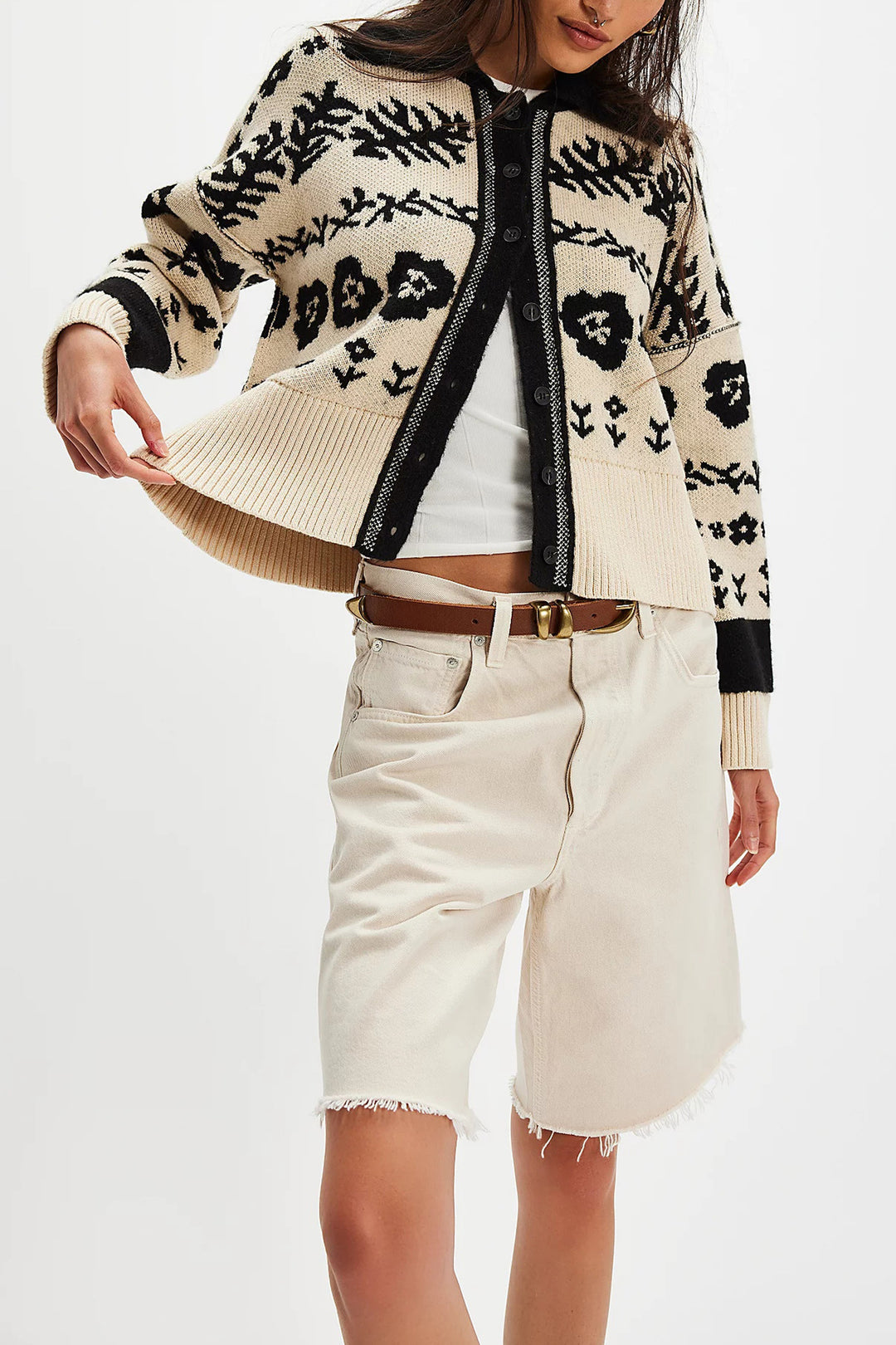 Damen Strickjacke mit floralem Muster und kleinen Knöpfen Drune