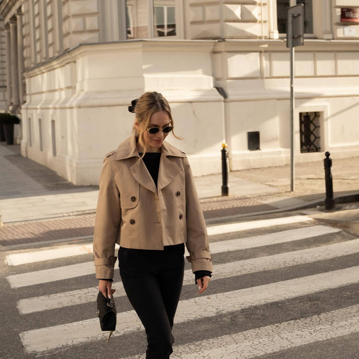 Damen nan cropped Trenchjacke mit Doppelreiher, Epauletten und verstellbaren Schnallenmanschetten Drune