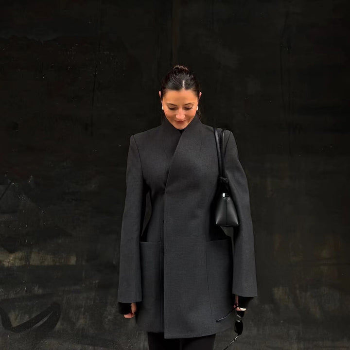 Damen elegante Blazerjacke mit schimmerndem Stoff und tiefem V-Ausschnitt Drune