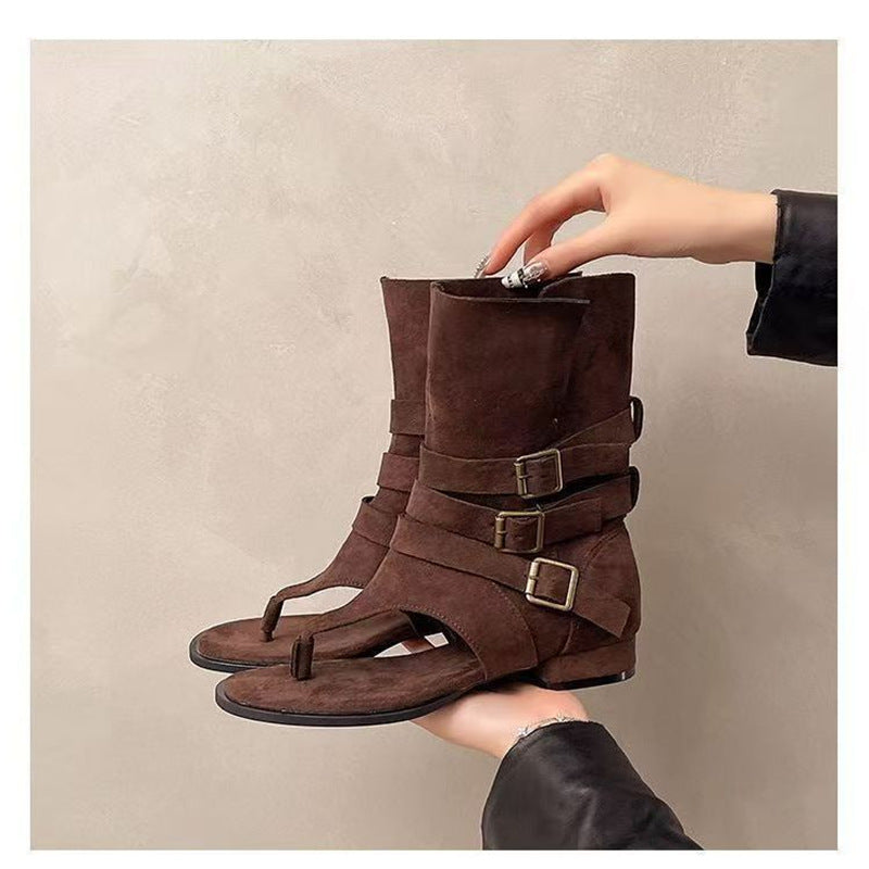 Damen Sandalen‑Stiefelette aus Veloursleder mit Zehensteg und dekorativen Schnallenriemen Drune