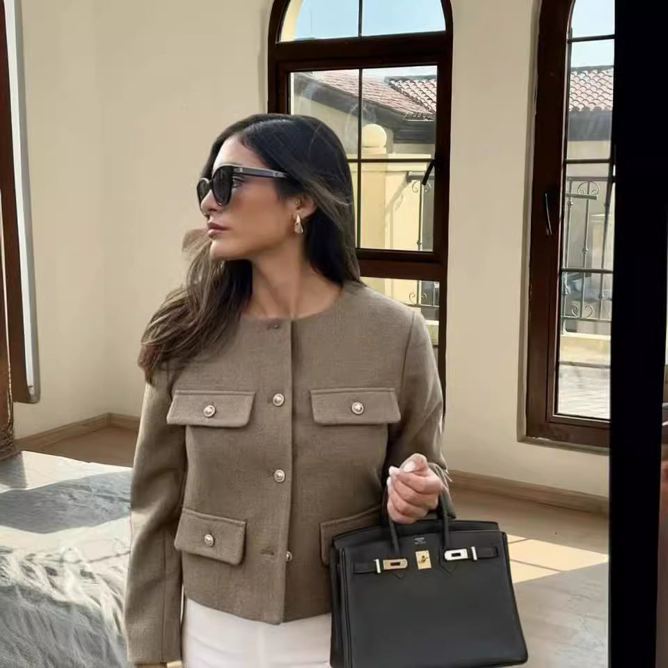 Damen kurzärmlige Utility-Jacke mit aufgesetzten Taschen und dekorativen Knöpfen Drune