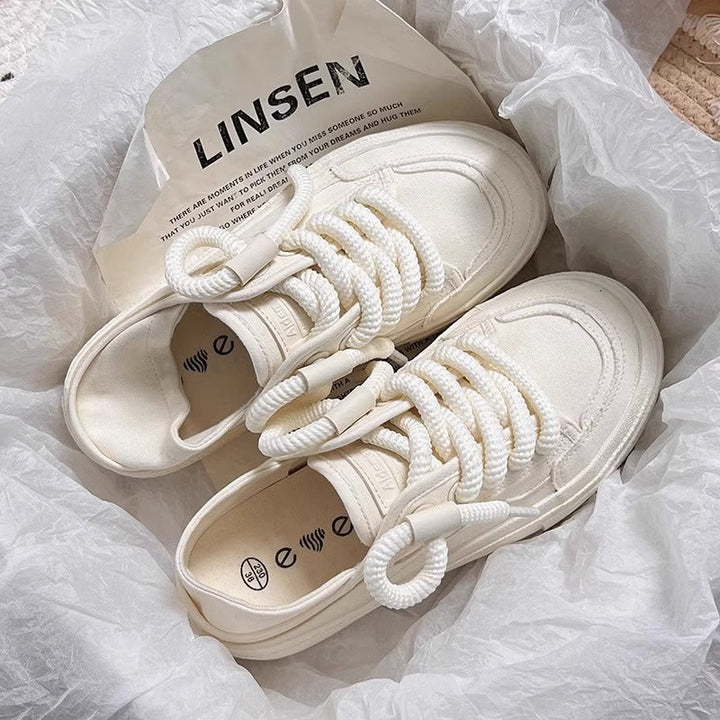Damen Sneakers mit dickem Profil und innovativen Schnürdetails Drune