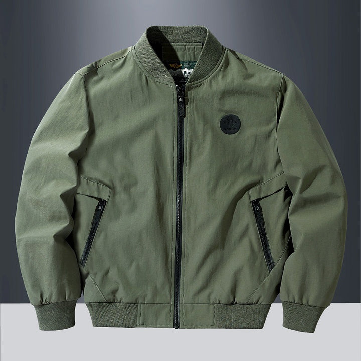 Leichte, militärisch inspirierte Herren-Bomberjacke von  mit schrägen Reißverschluss-Handtaschen und gerippten Abschlüssen Drune