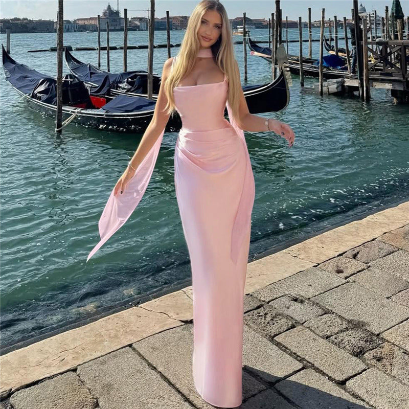 Damen Elegantes Abendkleid mit hohem Schnitt und dezenten Raffungselementen Drune